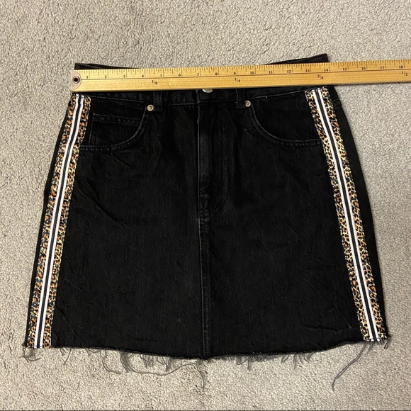 TOPSHOP Moto Leopard Stripe Black Denim Skirt Women’s Size 6 - Picture 9 of 10